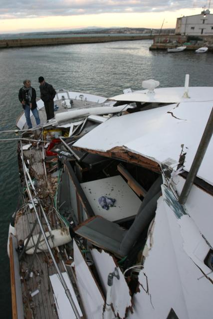 The DIGNITY, damage after being rammed (January 2009)